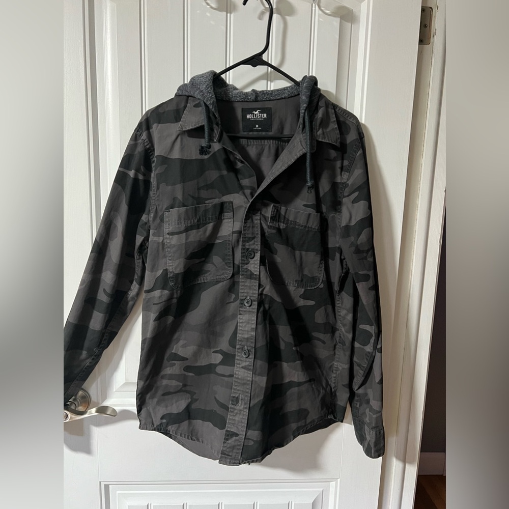 Hollister camo hooded jacket M